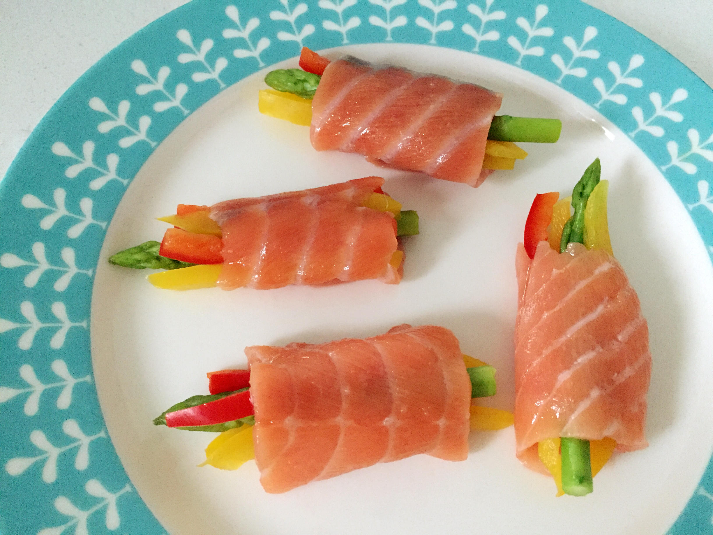 寶寶輔食：彩蔬魚片卷—彩蔬爽口，魚片鮮美，加上番茄醬汁的酸甜開胃，讓寶寶快樂吃魚吧！的做法 步骤4