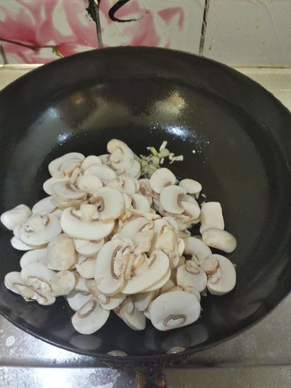 沙茶菌菇煲的做法 步骤4