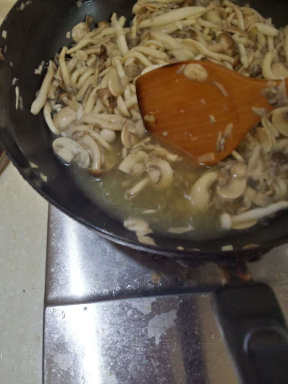 沙茶菌菇煲的做法 步骤6