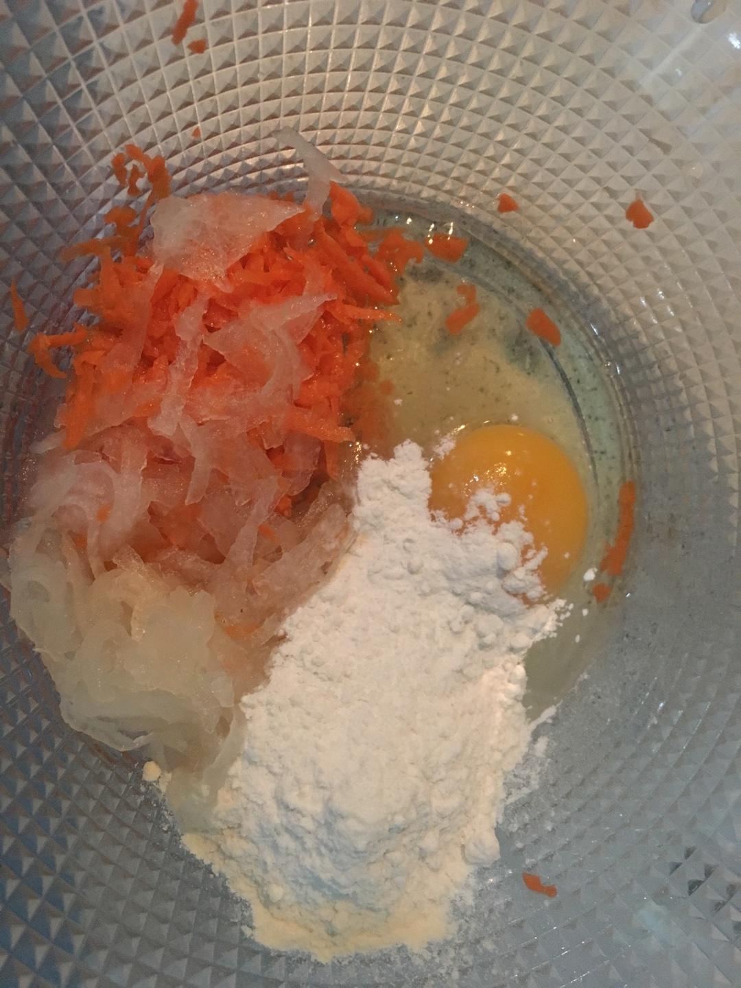 寶寶輔食：胡蘿蔔冬瓜雞蛋餅的做法 步骤1