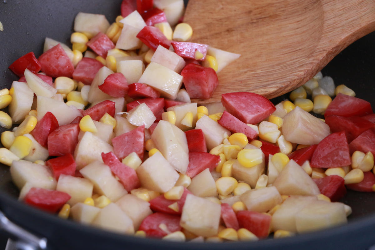 紅腸玉米土豆炊飯的做法 步骤5