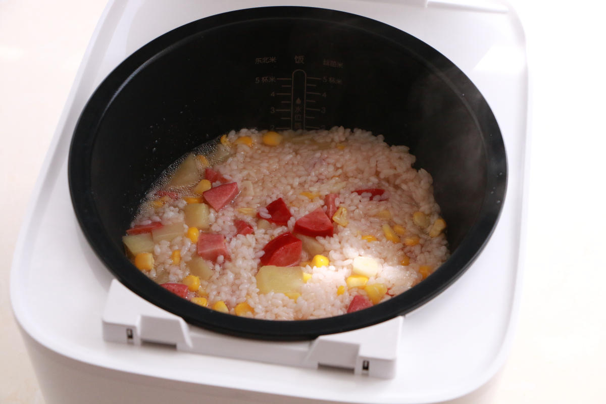 紅腸玉米土豆炊飯的做法 步骤10