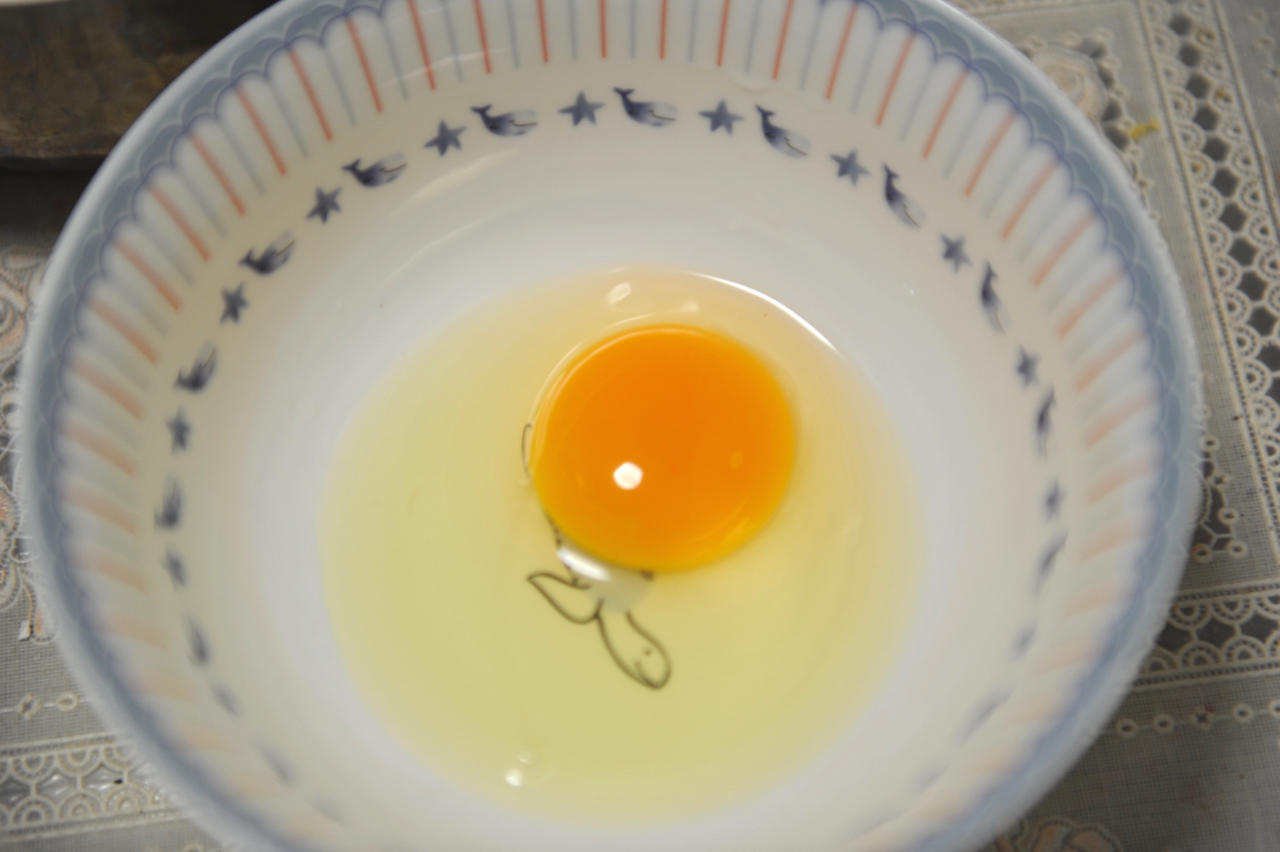 【補益糖水】鮮奶芙蓉蛋的做法 步骤1