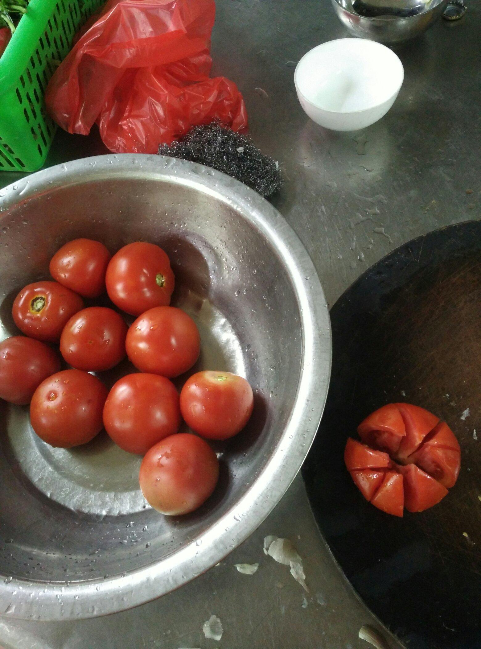 西紅柿炒月餅的做法 步骤1