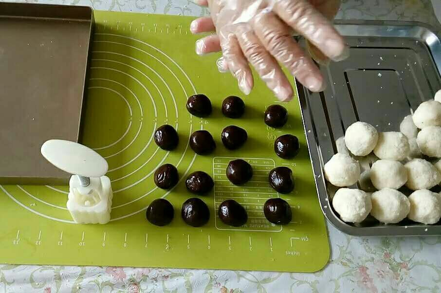 巧克力椰蓉月餅的做法 步骤5