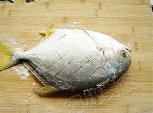 乾燒金鯧魚的做法 步骤4