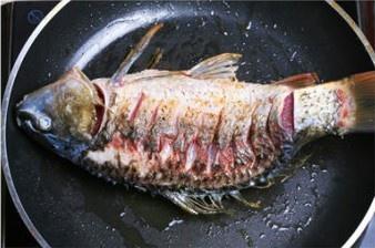 乾燒鯉魚的做法 步骤4