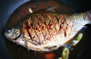 紅燒武昌魚的做法 步骤5