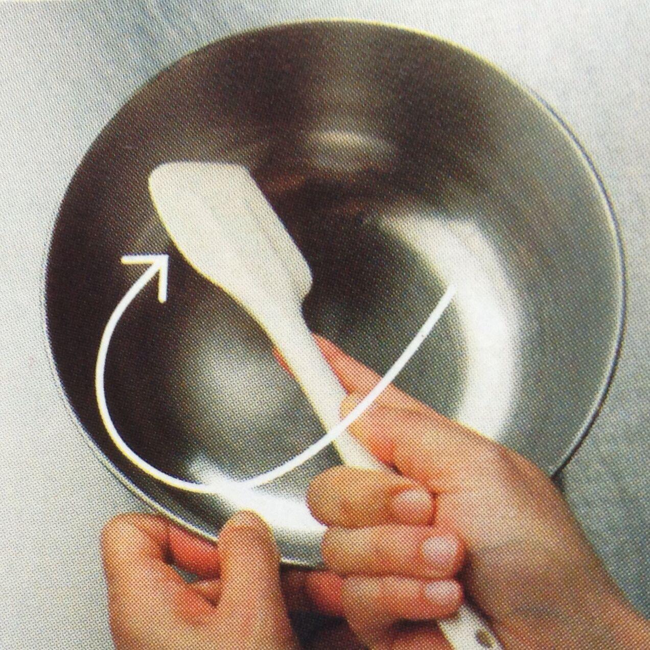 小島老師の茼蒿芝麻戚風蛋糕（詳解蛋白打發、攪拌手法、脫模方法）的做法 步骤13