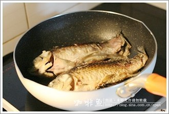醬燜鯽魚豆腐的做法 步骤4