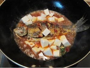 麻辣豆腐燒鯽魚的做法 步骤9