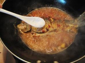 麻辣豆腐燒鯽魚的做法 步骤8