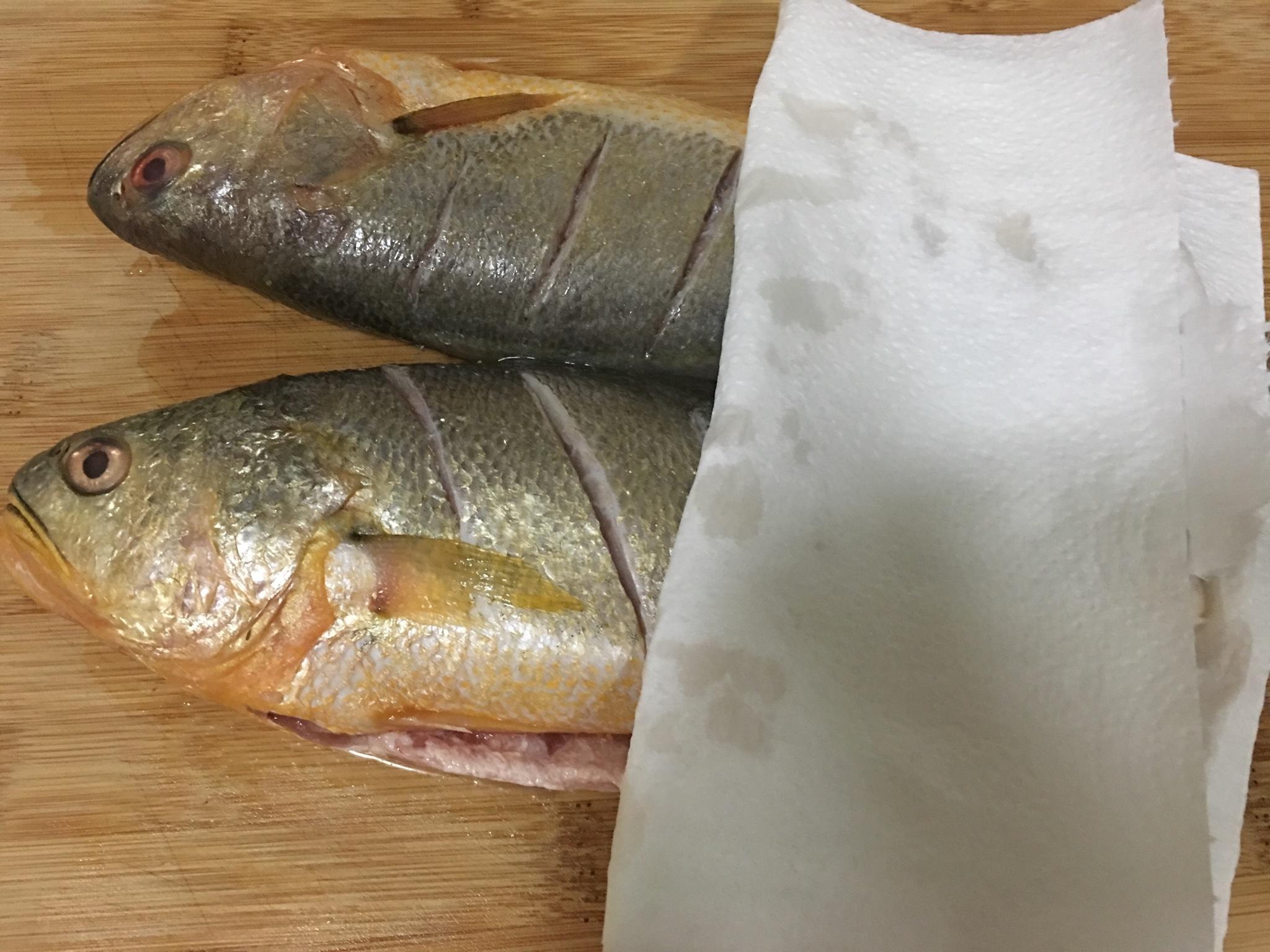 幹煎黃花魚的做法 步骤3
