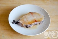 豆豉辣椒蒸鱈魚的做法 步骤1