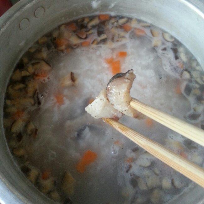 香菇鱈魚粥的做法 步骤7