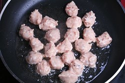 香煎蝦肉丸子的做法 步骤10