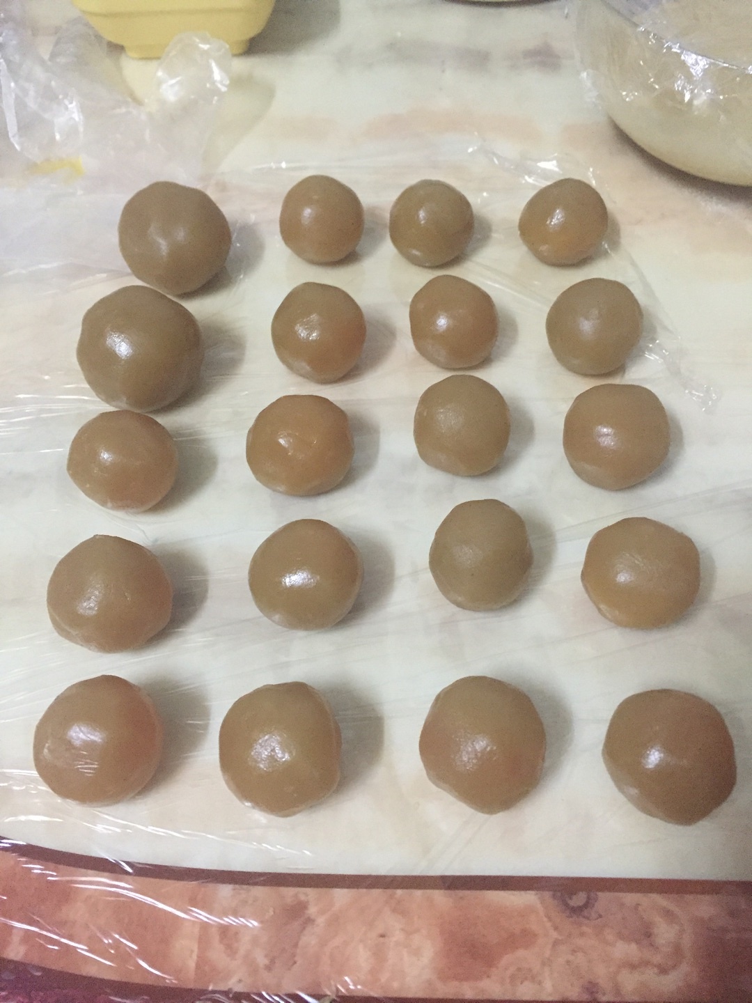 廣式蛋黃蓮蓉月餅的做法 步骤10