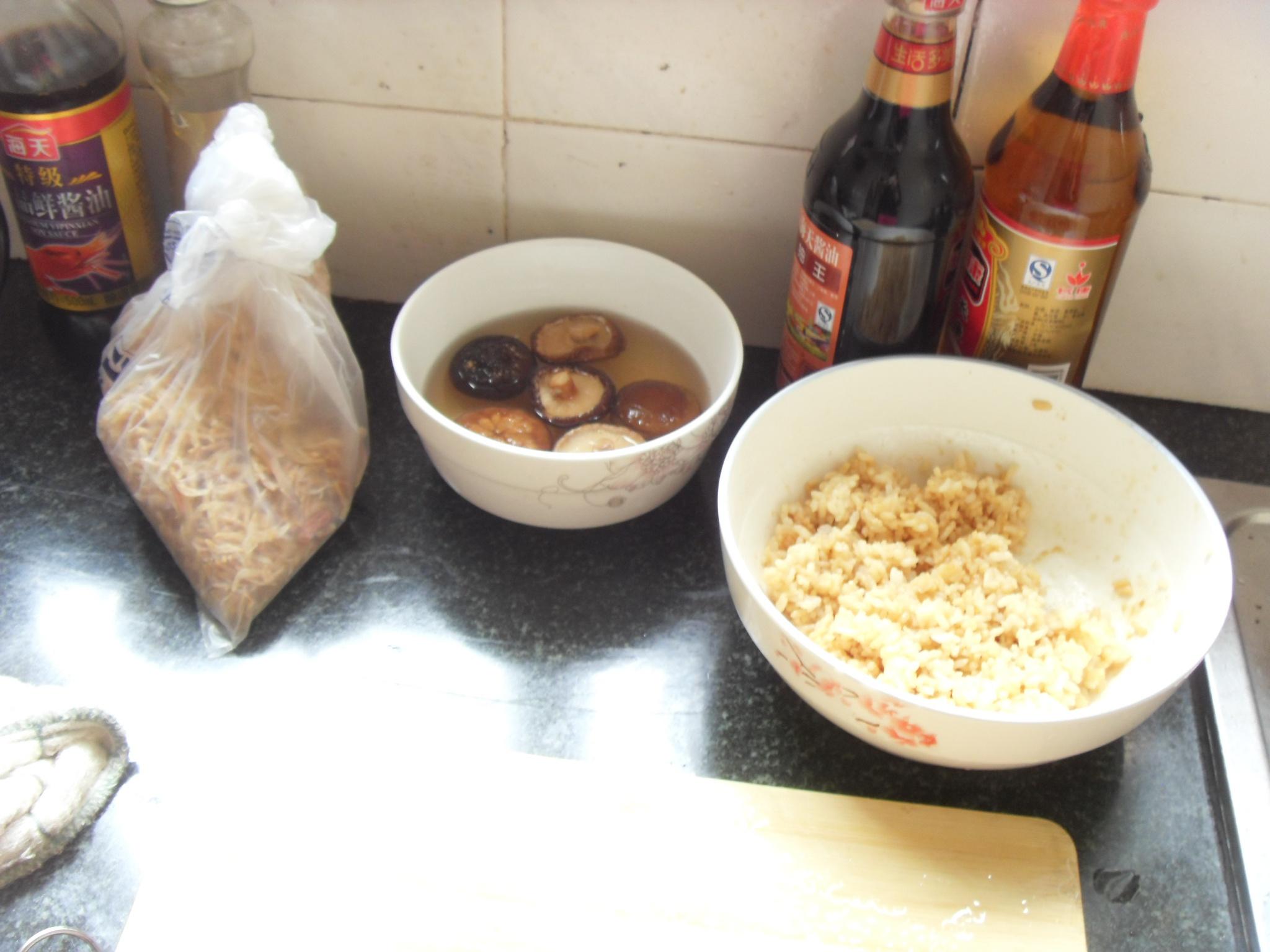 香菇蝦皮炒飯的做法 步骤1