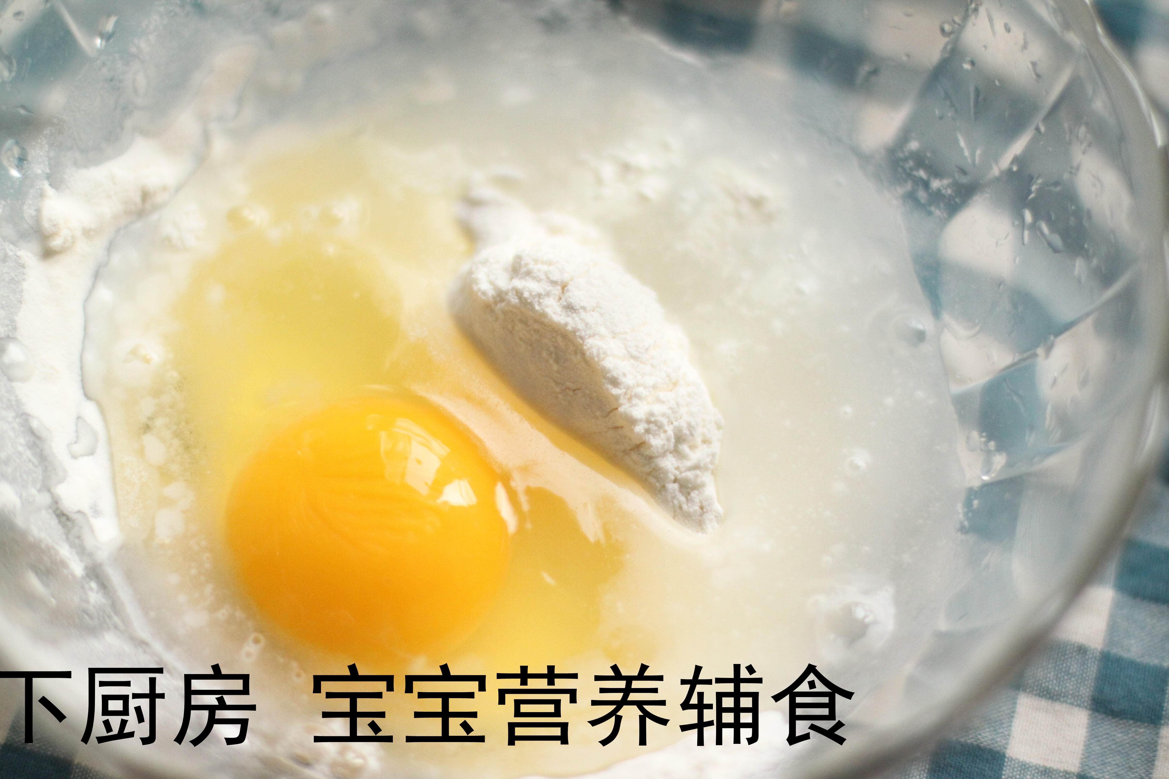 蝦皮芝麻雞蛋餅 寶寶輔食的做法 步骤3