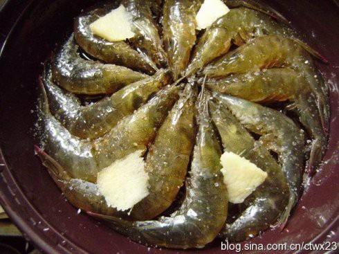 塔吉鍋原味鹽灼蝦的做法 步骤3
