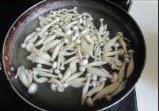 蝦仁蘆筍蟹味菇的做法 步骤5