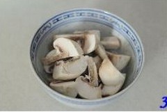奶香青豆煨河蝦的做法 步骤3