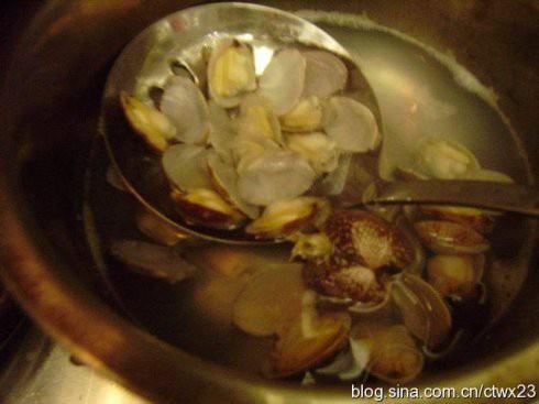 蔥姜炒花蛤的做法 步骤1