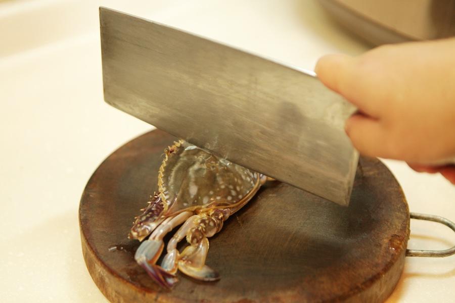 側手翻梭子蟹（姜酒蒸梭子蟹鑲肉膠）的做法 步骤4