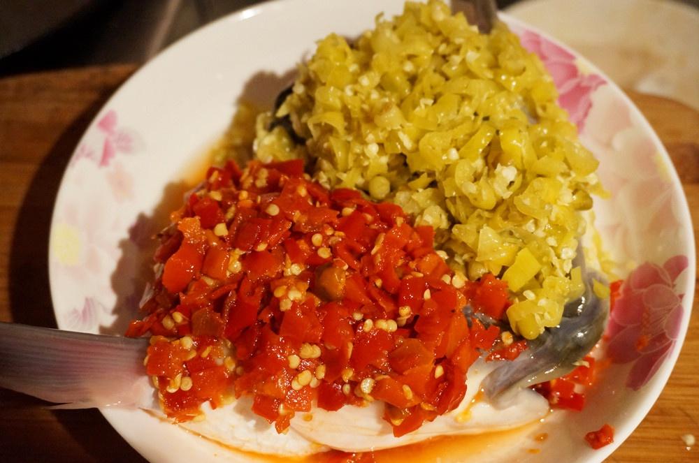 川菜必點菜 剁椒魚頭的做法 步骤2
