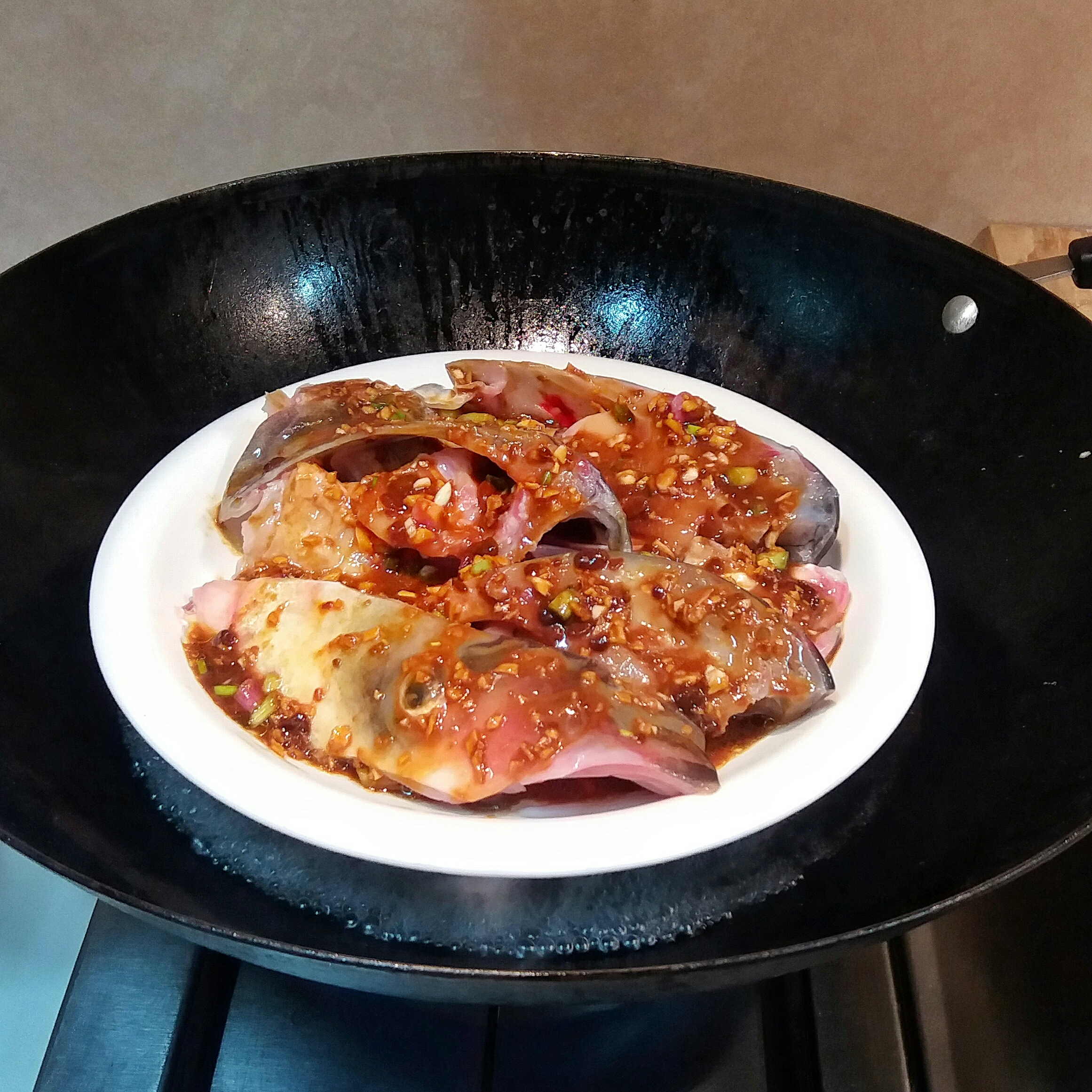 醬蒸大魚頭&芫荽菜豆腐滾魚湯（大魚頭二吃法）的做法 步骤5