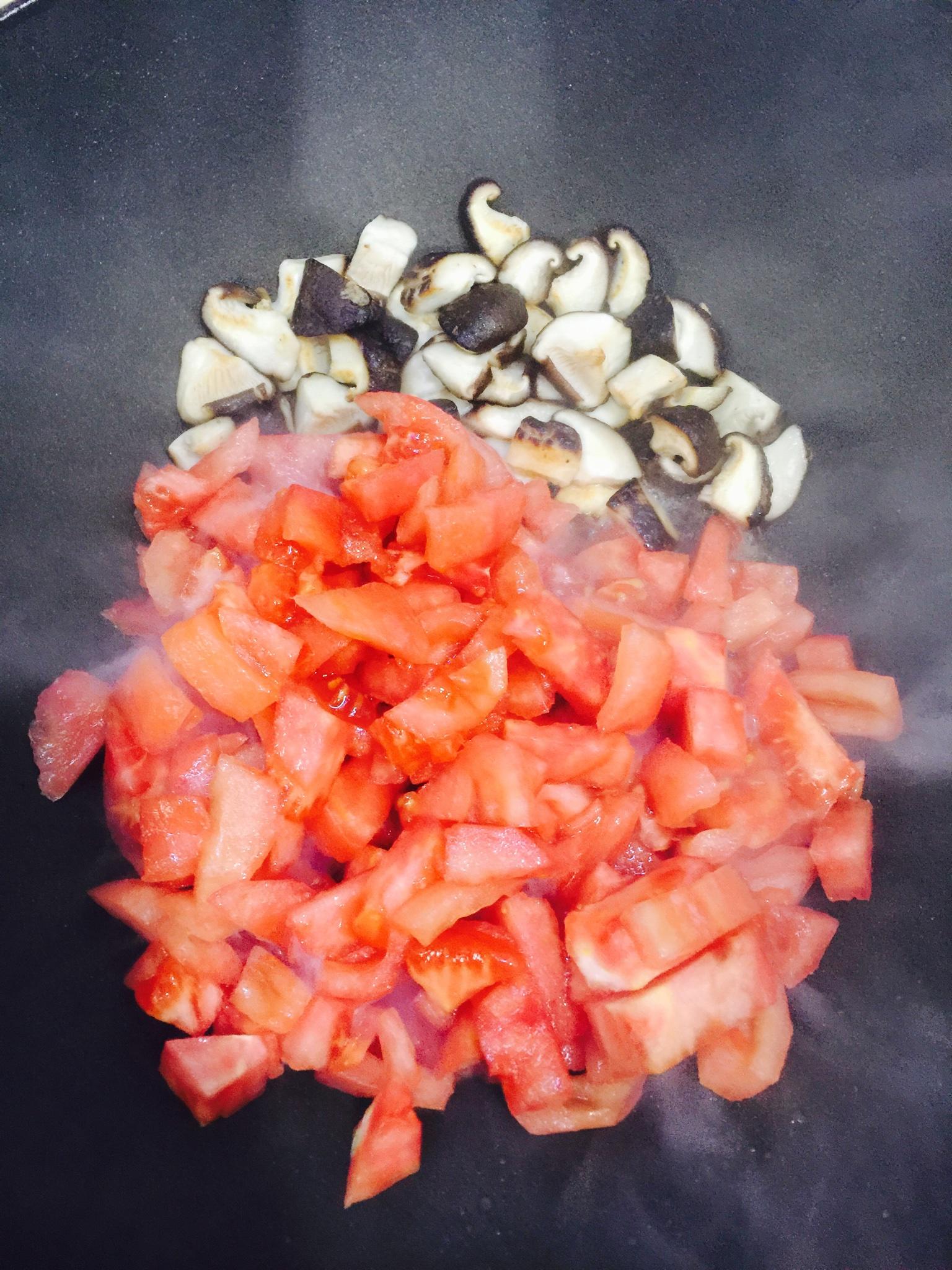 海蝦番茄雞蛋冬菇燴飯—簡易快手營養晚餐的做法 步骤4
