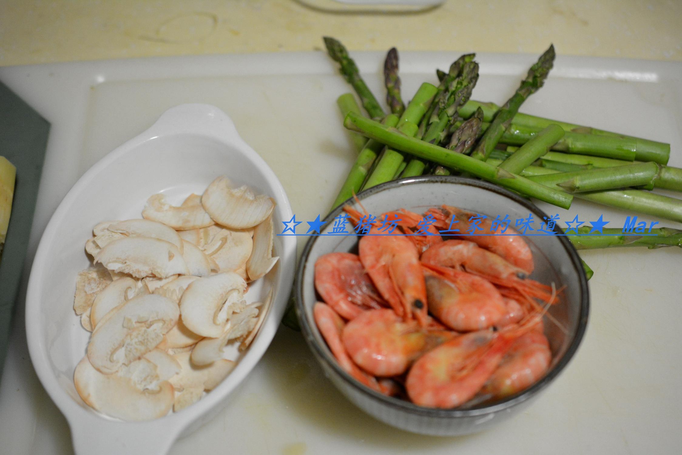 盤中的春天 視覺盛宴 北極蝦蘆筍沙拉的做法 步骤1