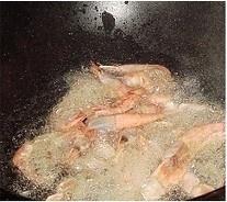 蒜香椒鹽北極蝦的做法 步骤4