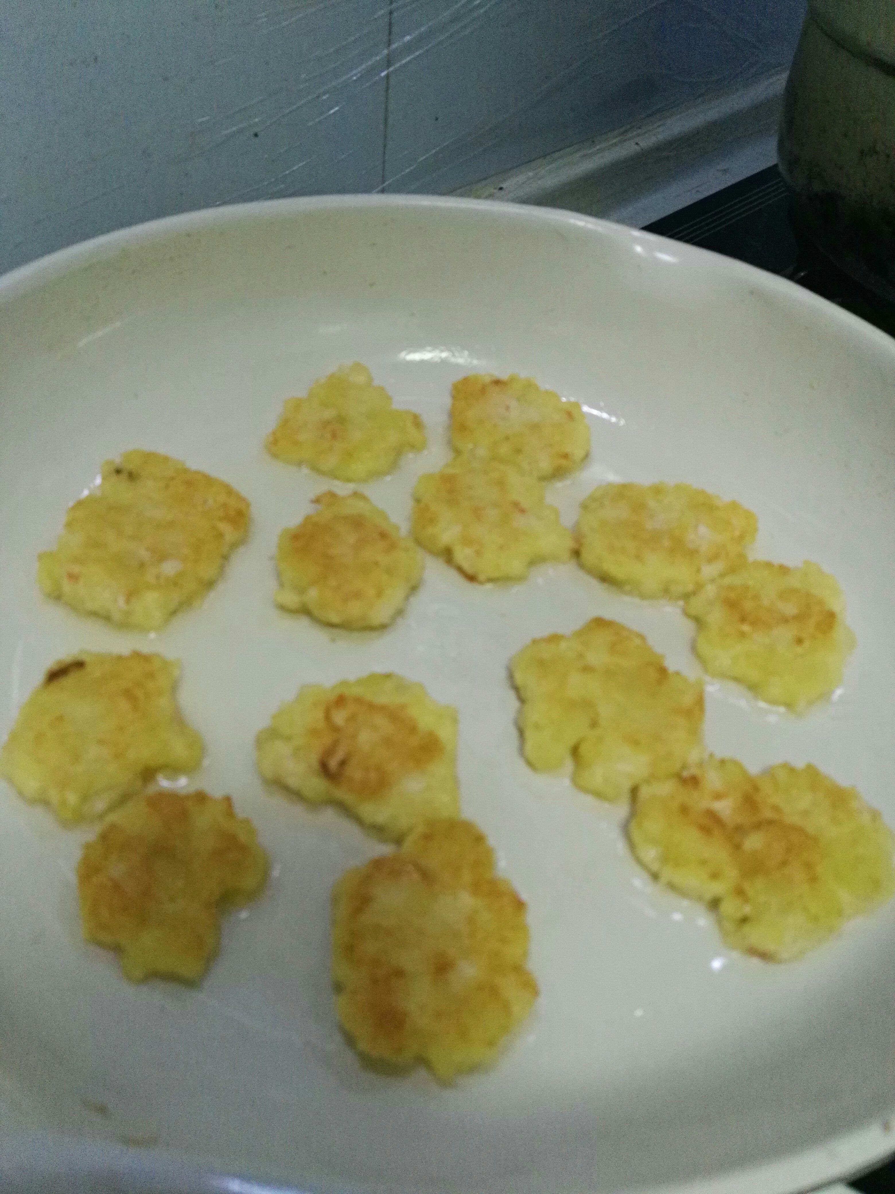 【寶寶菜菜】青蝦土豆餅的做法 步骤9