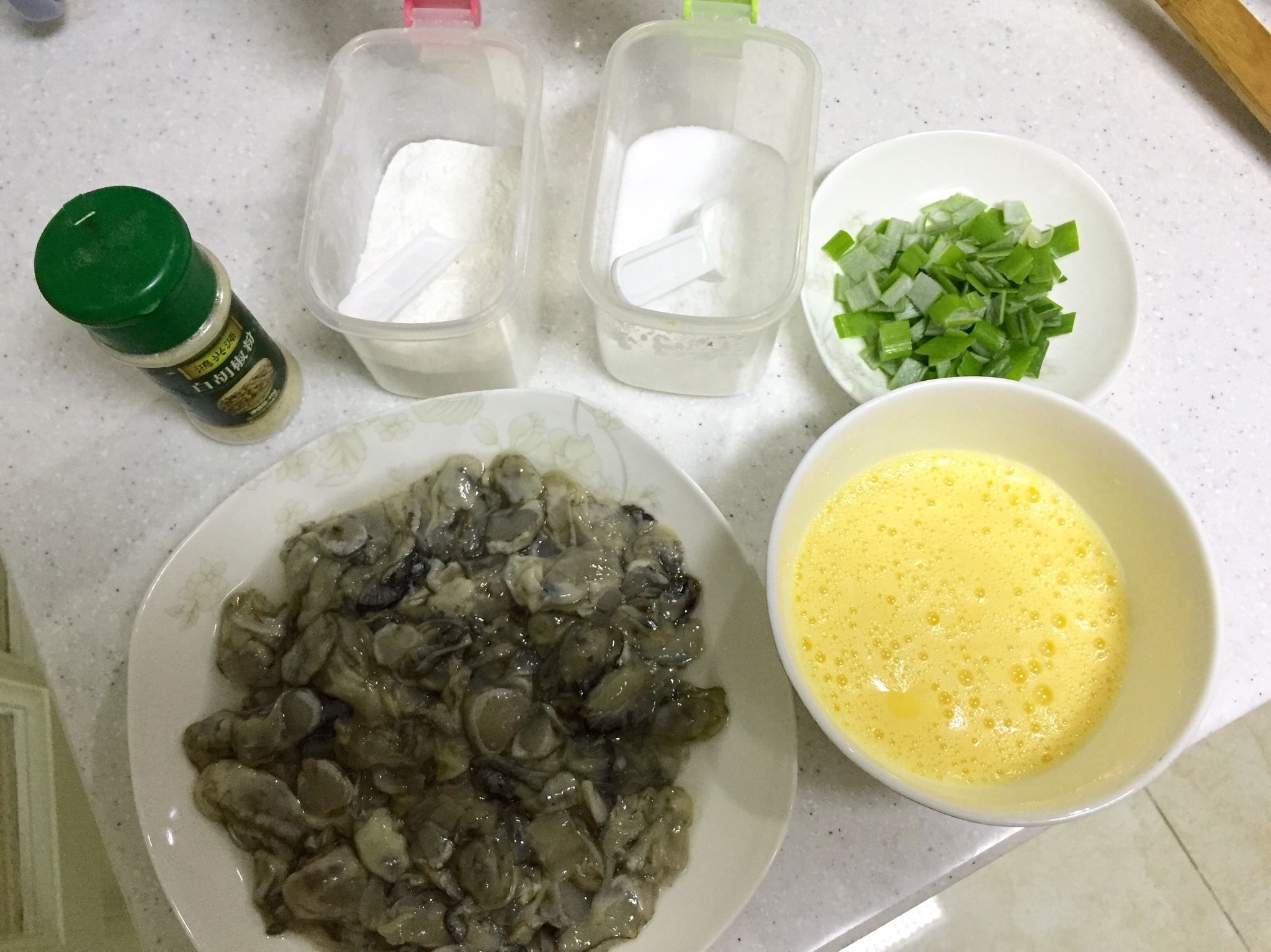蛋煎海蠣子的做法 步骤1