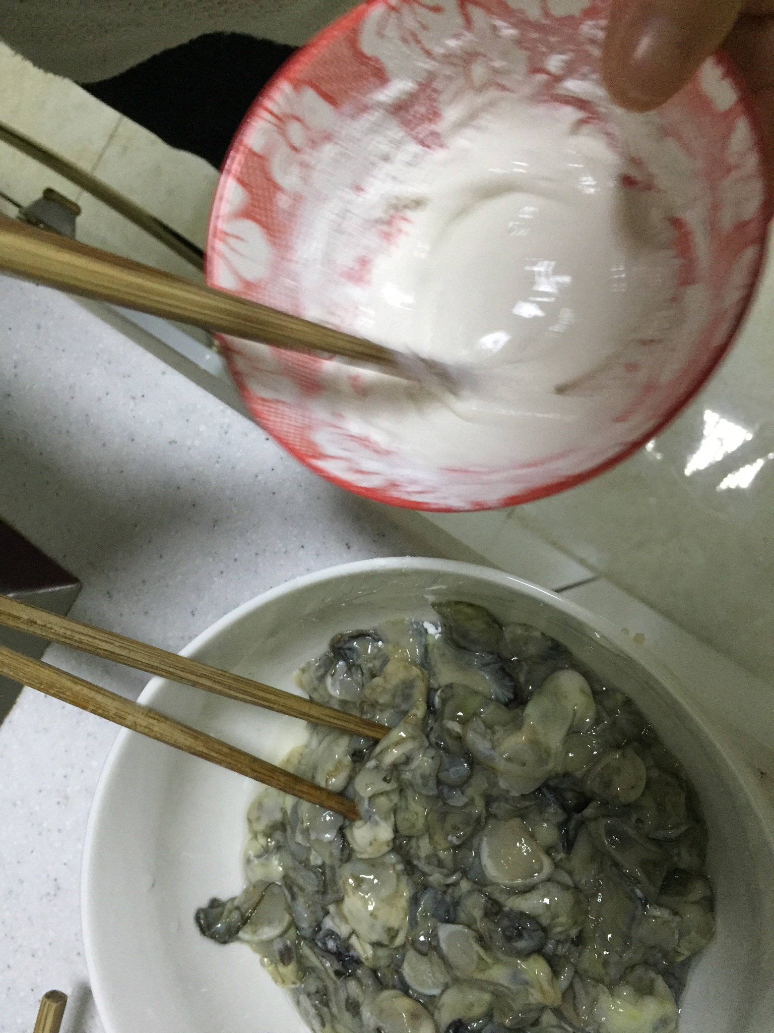 蛋煎海蠣子的做法 步骤2