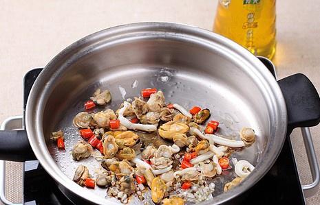 海蠣子炒什錦蘑菇的做法 步骤7