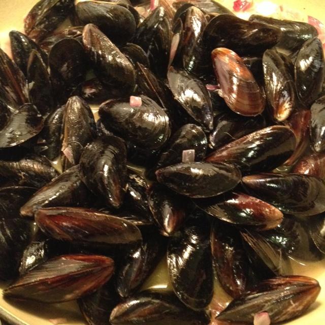 經典法式青口貝（mussels in white wine）的做法 步骤4