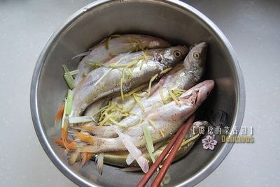醋燜白條魚的做法 步骤2