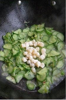 銀耳黃瓜炒乾貝的做法 步骤9