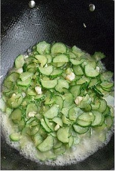 銀耳黃瓜炒乾貝的做法 步骤10