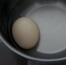 醃鹹雞蛋的做法 步骤2