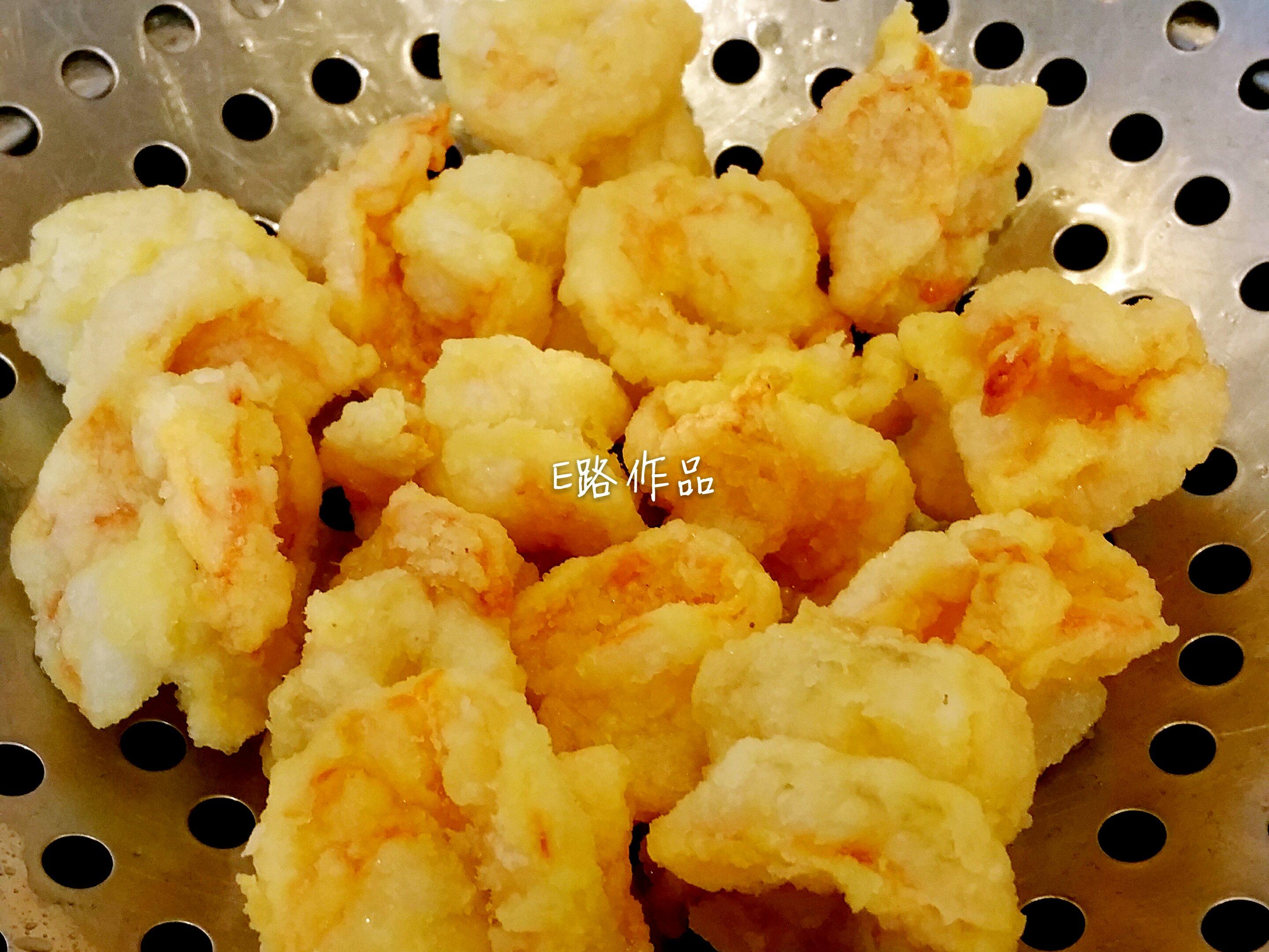 在家也能做大菜之5~「鹹蛋黃炒蝦球」的做法 步骤12