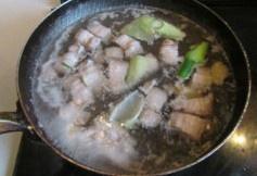 口蘑鵪鶉蛋燒肉的做法 步骤4