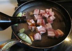 口蘑鵪鶉蛋燒肉的做法 步骤3