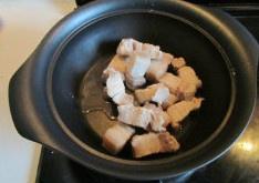 口蘑鵪鶉蛋燒肉的做法 步骤5