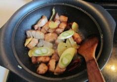 口蘑鵪鶉蛋燒肉的做法 步骤7