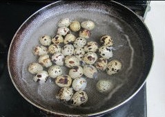 香薰鵪鶉蛋的做法 步骤2