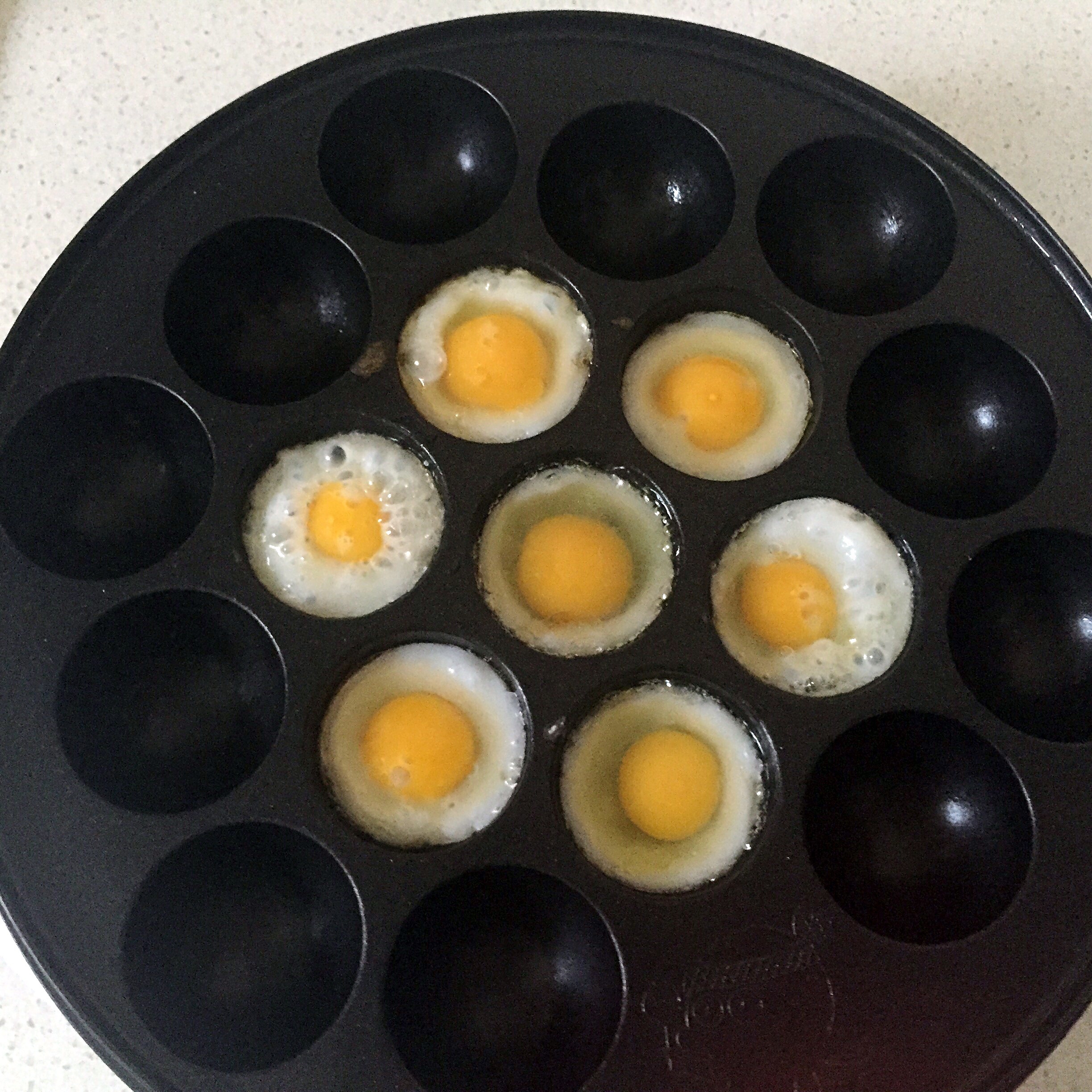 章魚燒煎板煎鵪鶉蛋的做法 步骤1