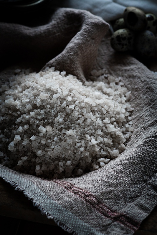 香嫩鹽焗鵪鶉蛋-----鑄鐵鍋食譜的做法 步骤2